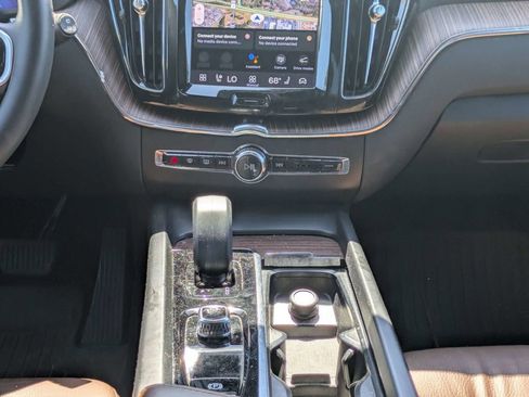 Used 2023 Volvo XC60 B5 Plus w/ Protection Package Premier FWD image 20