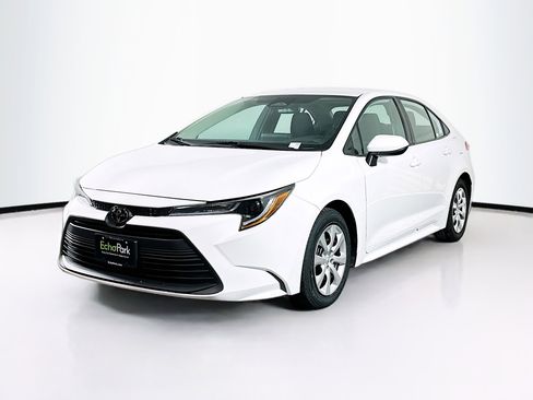 Used 2024 Toyota Corolla LE image 3