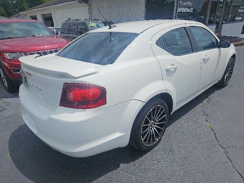 Used 2011 Dodge Avenger Heat FWD image 3