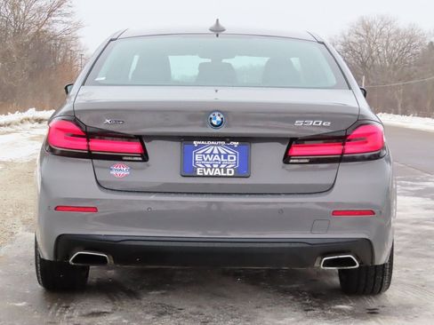 Used 2022 BMW 530e xDrive 530e iPerformance w/ Premium Package image 17