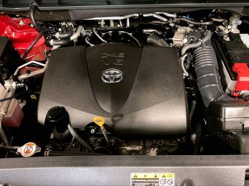 Used 2021 Toyota Highlander XLE AWD/4WD image 35