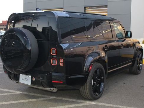 New 2026 Land Rover Defender 130 X-Dynamic SE image 2