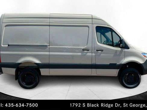 Used 2025 Mercedes-Benz Sprinter 2500 image 6