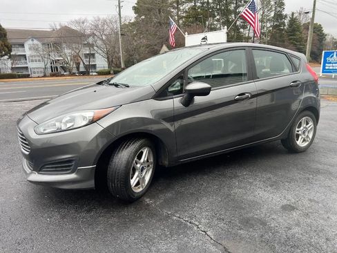 Used 2019 Ford Fiesta SE image 4