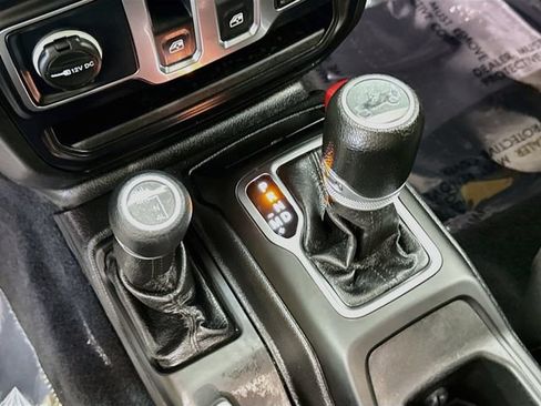 Used 2019 Jeep Wrangler Sport AWD/4WD image 16