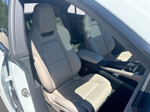 Used 2025 Porsche Macan 4S Electric AWD/4WD image 28