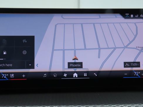 Used 2025 BMW 330i Sedan w/ M Sport Package image 16