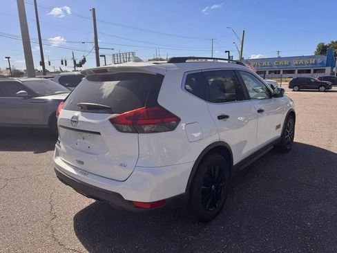 Used 2017 Nissan Rogue SV FWD image 3