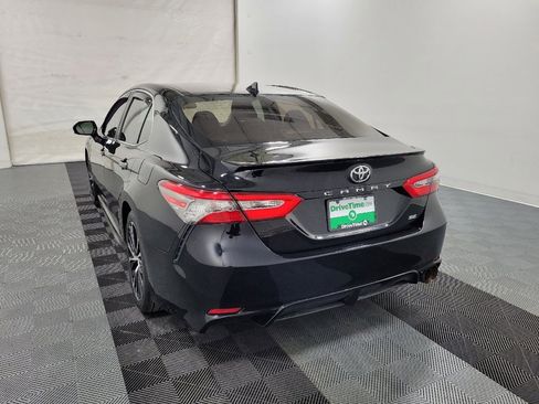 Used 2019 Toyota Camry SE image 5