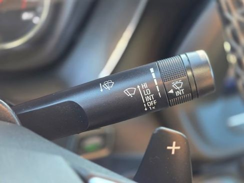 Used 2020 Chevrolet Camaro LT image 32