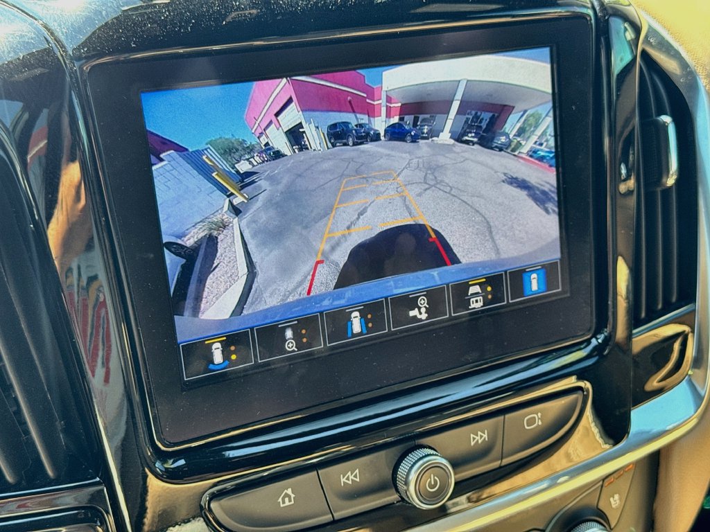 Used 2023 Chevrolet Traverse Premier FWD image 14