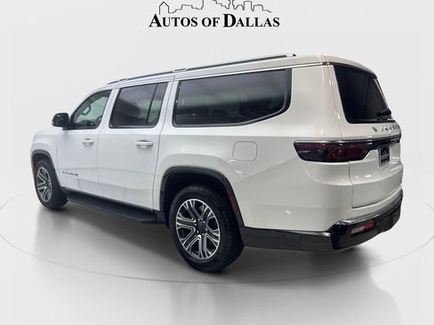 Used 2024 Jeep Wagoneer L Series II RWD image 9