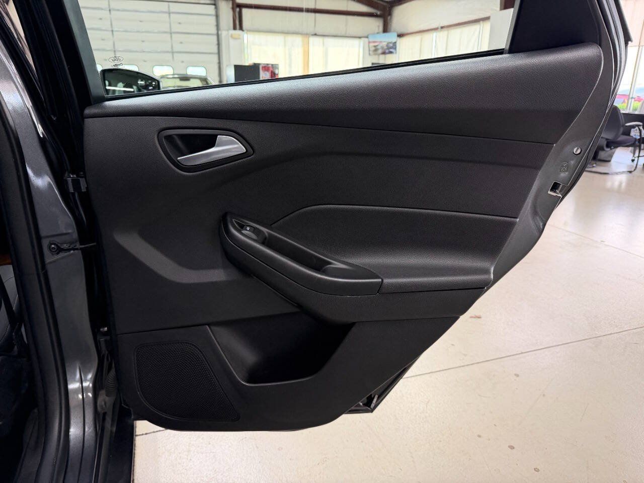 Used 2017 Ford Focus SE FWD image 14