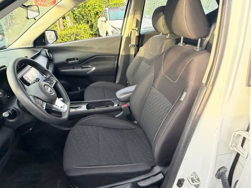 Used 2022 Nissan Kicks SV FWD image 10