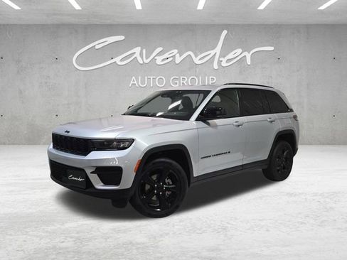 Used 2022 Jeep Grand Cherokee Altitude image 1