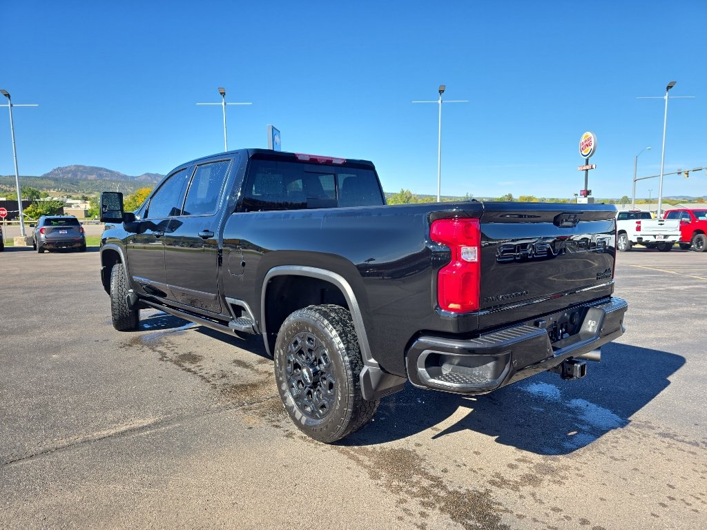Used 2024 Chevrolet Silverado 3500 High Country w/ High Country Premium Package AWD/4WD image 2