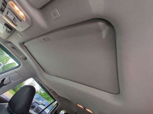 Used 2023 Toyota Highlander XLE FWD image 20