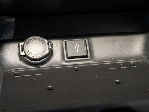 Used 2022 Toyota RAV4 XLE Premium image 11