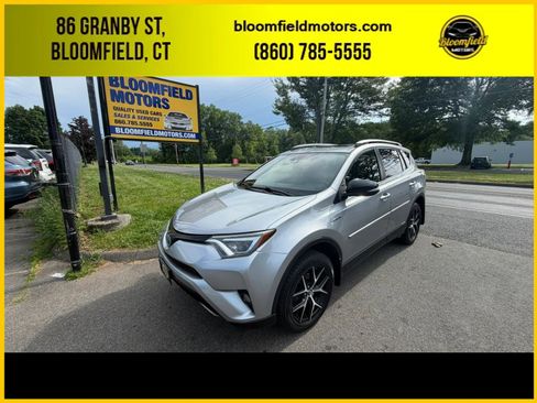 Used 2018 Toyota RAV4 SE AWD/4WD image 1