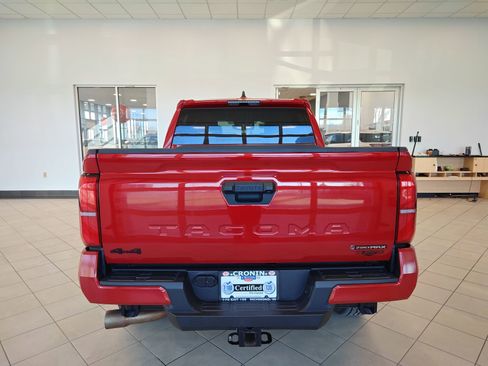 Used 2025 Toyota Tacoma TRD Off-Road AWD/4WD image 4