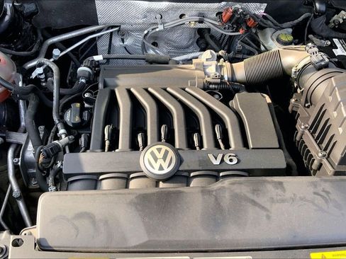 Used 2020 Volkswagen Atlas Cross Sport SE w/ Towing Package FWD image 33