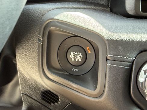Used 2025 Jeep Wrangler Unlimited Sahara AWD/4WD image 25