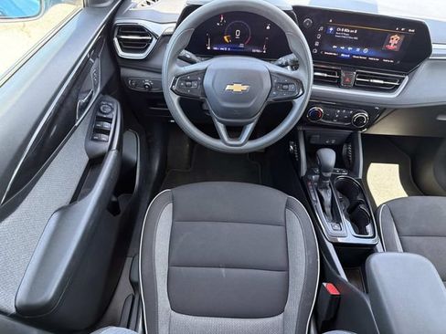 Used 2025 Chevrolet TrailBlazer LT AWD/4WD image 13