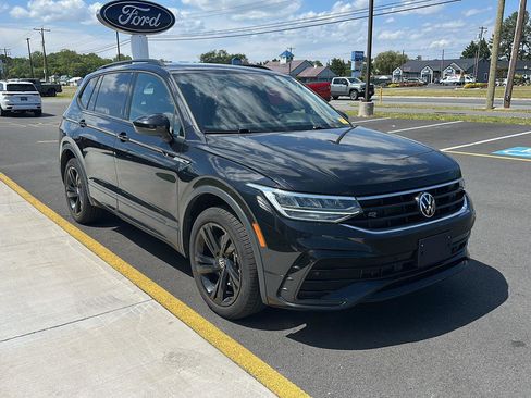 Used 2024 Volkswagen Tiguan SE R-Line AWD/4WD image 3