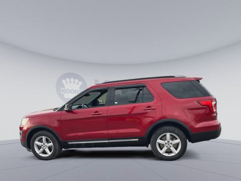 Used 2017 Ford Explorer XLT w/ Equipment Group 202A image 7