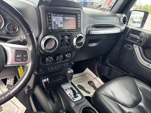 Used 2015 Jeep Wrangler Unlimited Rubicon AWD/4WD image 22