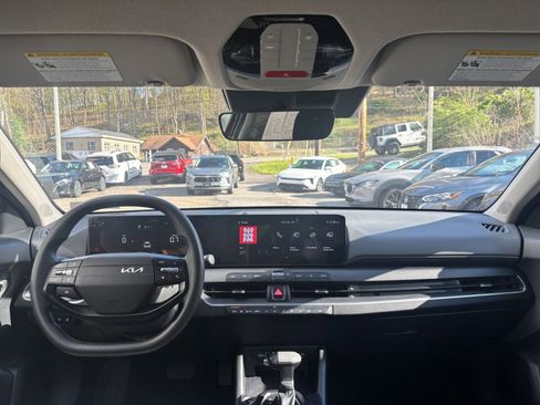 Used 2025 Kia K4 LXS image 33