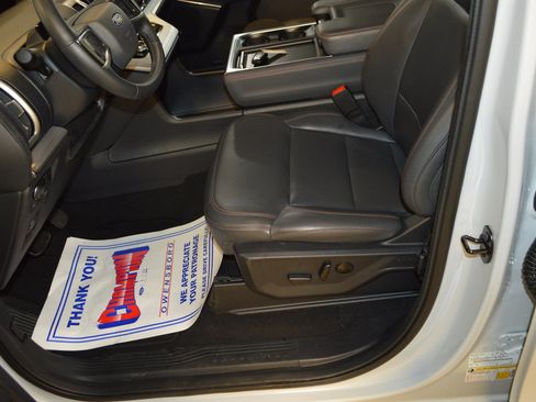 Used 2025 Ford Expedition Active AWD/4WD image 16