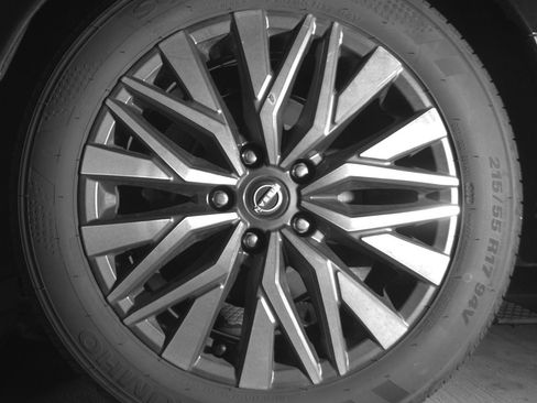 Used 2025 Nissan Altima 2.5 SV image 14