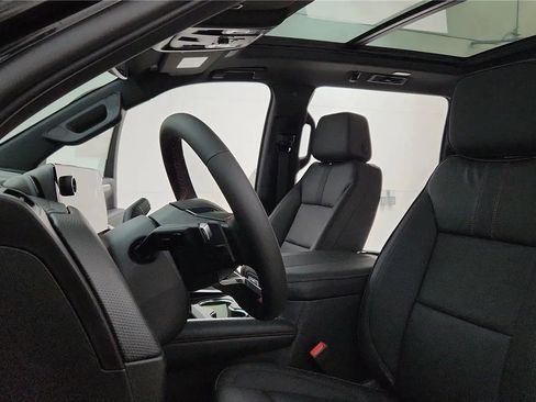 Used 2025 Chevrolet Suburban RST w/ Comfort Package AWD/4WD image 42