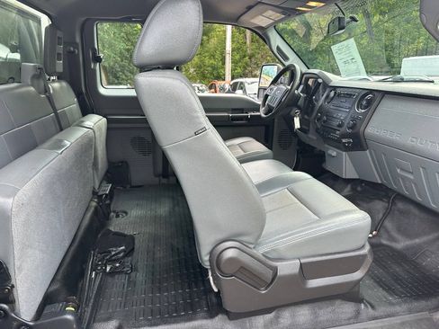 Used 2016 Ford F250 XL w/ Power Equipment Group AWD/4WD image 8