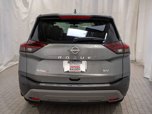 Used 2023 Nissan Rogue SV image 4