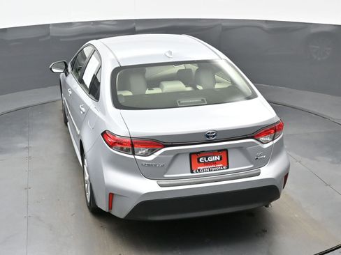 Used 2025 Toyota Corolla LE w/ LE Premium Package image 38