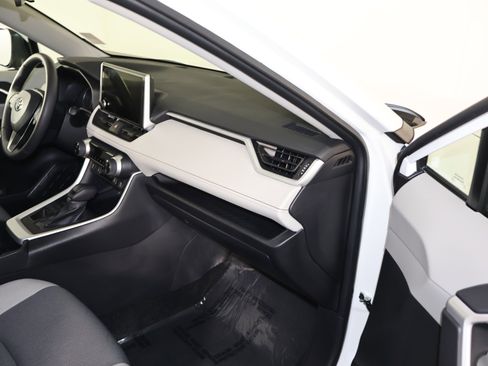 Used 2025 Toyota RAV4 XLE image 43