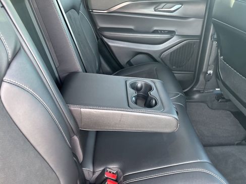 Used 2025 Jeep Grand Cherokee Altitude AWD/4WD image 43