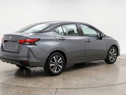 Used 2025 Nissan Versa SV image 9