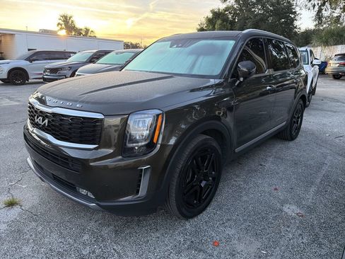 Certified 2022 Kia Telluride SX w/ Towing Package FWD image 12