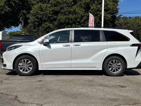 Certified 2024 Toyota Sienna XLE FWD image 6