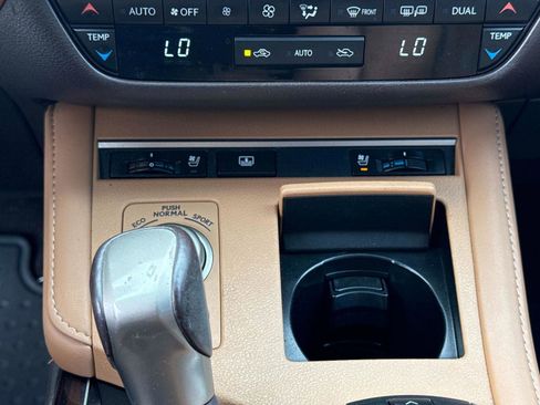 Used 2016 Lexus ES 350 w/ Luxury Package w/Wood Trim FWD image 25