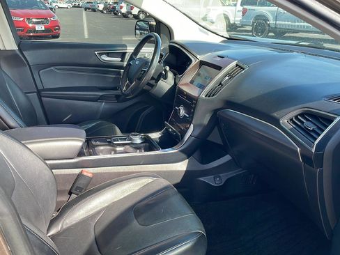 Used 2019 Ford Edge Titanium FWD image 29