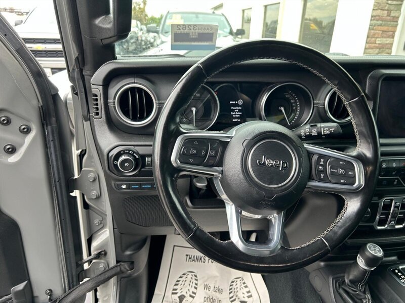 Used 2022 Jeep Wrangler Unlimited Sahara w/ Cold Weather Group AWD/4WD image 18