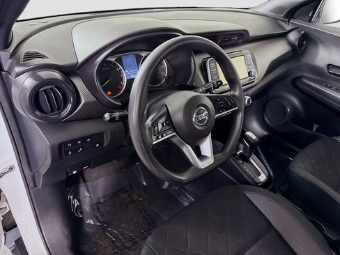 Used 2020 Nissan Kicks S image 23