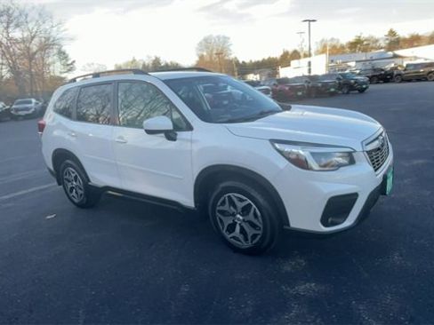 Used 2021 Subaru Forester Premium image 2