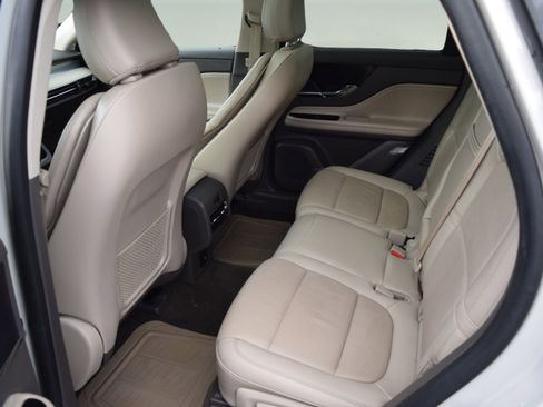 Used 2021 Lincoln Corsair AWD w/ Premium Package image 7