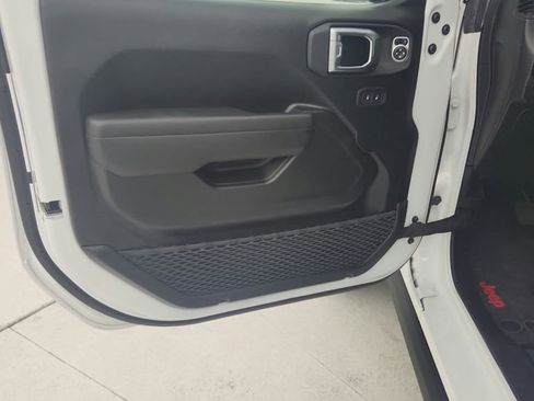 Used 2025 Jeep Gladiator Sport AWD/4WD image 23