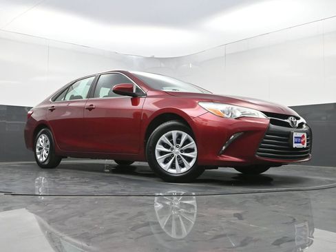 Used 2017 Toyota Camry LE image 19